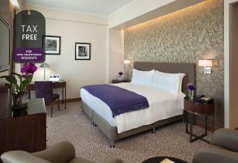 Alvear Art Hotel has rooms with a private hot tub