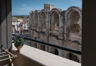 Studio avec balcon donnant sur les Ar  nes d   Arles has Balcony rooms