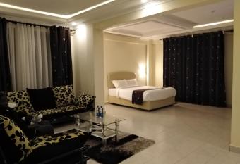 Lantana Comfy allows 18 year olds to book a room