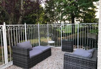 Le Clos des Moulins has Balcony rooms