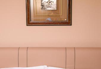 Casa Liana has rooms with a private hot tub