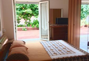 Astro Nascente allows 18 year olds to book a room