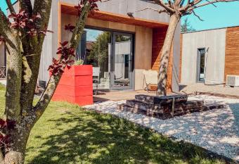 Le Clos Vernay has Balcony rooms