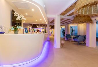 Hotel Maysi has Balcony rooms