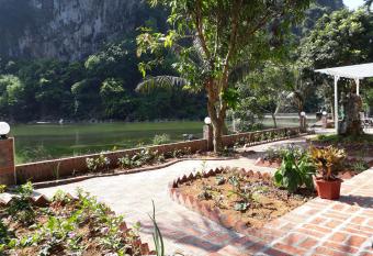 CornerCatBa allows 18 year olds to book a room