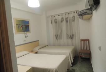 Hostal Cumbre allows 18 year olds to book a room