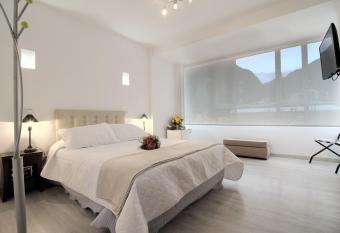 Hotel Inter Bogot   has Balcony rooms