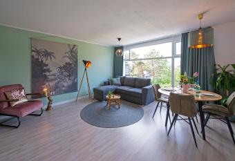 Amsterdam Beach Apartment 65 has Balcony rooms