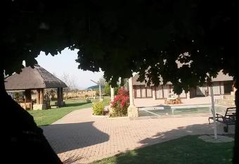 Stone Hounds Lodge has Balcony rooms