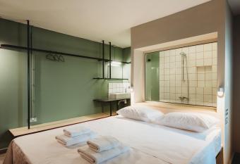 eins rooms - city center allows 18 year olds to book a room