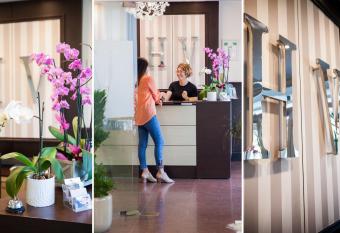 Hotel Virginia has Balcony rooms