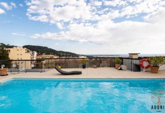 Adonis Cannes - H  tel Thomas allows 18 year olds to book a room