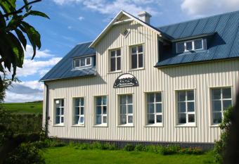 Guesthouse H  sid allows 18 year olds to book a room