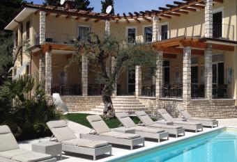 Hotel Baia dei Pini has Balcony rooms