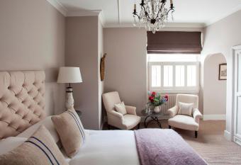 The Lion Inn allows 18 year olds to book a room