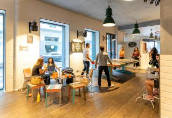 Hostel Ozz Nice has Balcony rooms