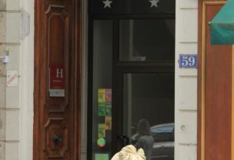 H  tel Foch has Balcony rooms