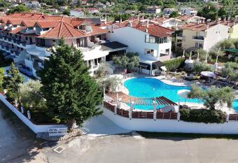 Ocean Beach Hotel has Balcony rooms