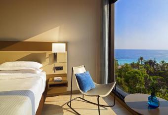 AC Hotel by Marriott Nice allows 18 year olds to book a room