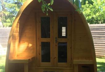 Proche Chambord  allows 18 year olds to book a room