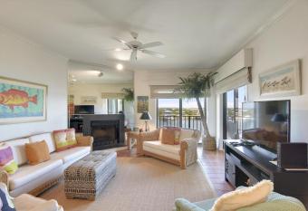 Shipwatch Unit E603 has Balcony rooms