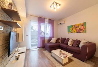 VF Kragujevac Apartments allows 18 year olds to book a room