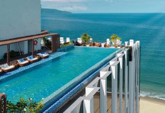 CN Palace Boutique Hotel & Spa allows 18 year olds to book a room