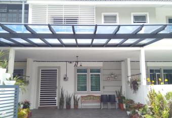 Premium Garden Home 17 Golden Hills has Balcony rooms