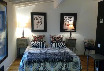 le dit vin secret allows 18 year olds to book a room