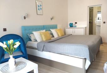 White Rose Family Guest House has Balcony rooms