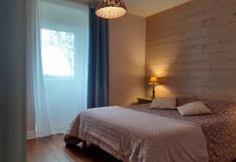 G  te de Gravelle allows 18 year olds to book a room