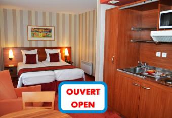 Le Jean-S  bastien Bach has Balcony rooms