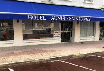 H  tel Aunis-Saintonge has Balcony rooms