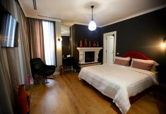 Boutique Hotel Whisky allows 18 year olds to book a room