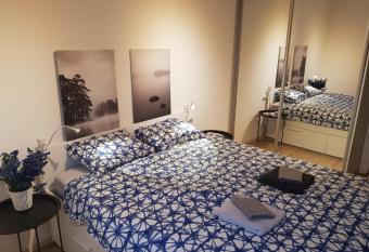 Sand Apartments has rooms with a private hot tub