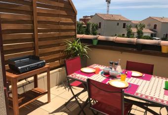Appartement T3 duplex, piscine, Narbonne Plage allows 18 year olds to book a room