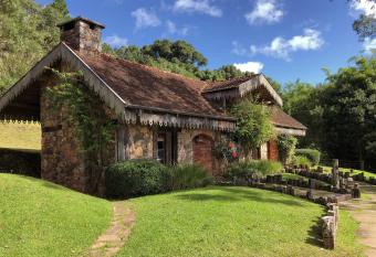 Estalagem La Hacienda has rooms with a private hot tub