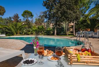 Villa Flem Luxury by HDSalento has Balcony rooms