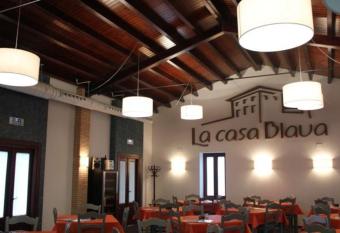 Hotel-Restaurante Casa Blava Alzira allows 18 year olds to book a room