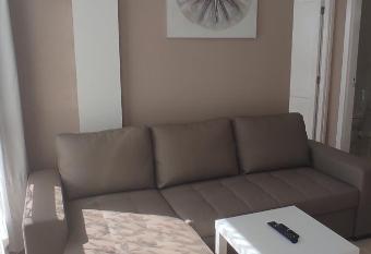 Apartamento  allows 18 year olds to book a room