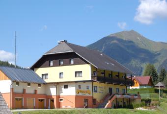 Alpenhotel & Aparthotel Lanz allows 18 year olds to book a room