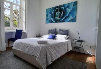 WW Hostel & Suites has Balcony rooms