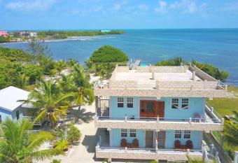 Hidden Treasure Vacation Home Bay Blue Suite 2 has Balcony rooms