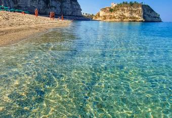 Dreams Tropea Mare allows 18 year olds to book a room