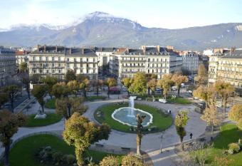 H  tel d   Angleterre Grenoble Hyper-Centre has Balcony rooms