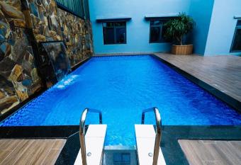 Lake Hills Hotel allows 18 year olds to book a room