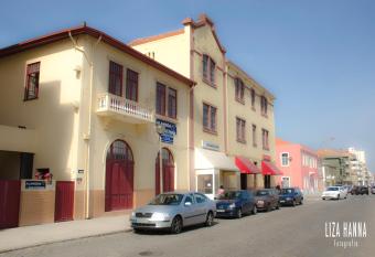 Alameda Guest House 1 allows 18 year olds to book a room