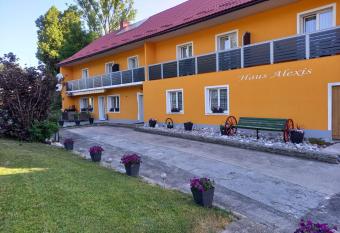 Haus Alexis has Balcony rooms