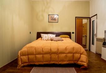 Corte La Nespola allows 18 year olds to book a room