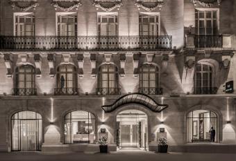 Le Grand H  tel Cayr   has Balcony rooms